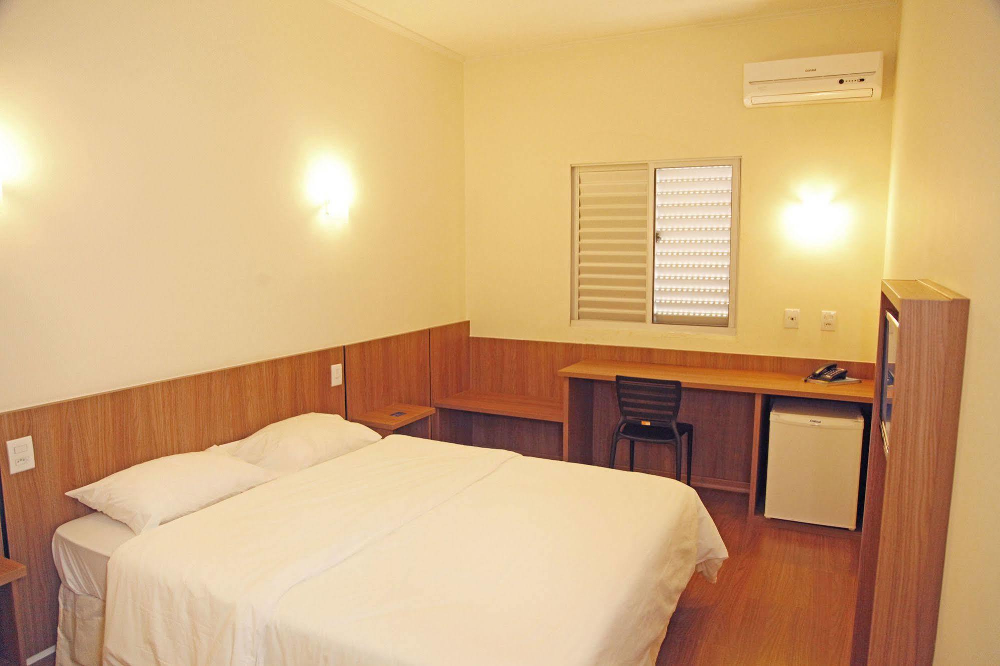 Hotel Bernal Economico 3*